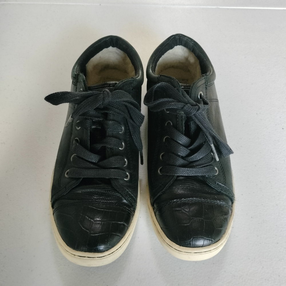 UGG Taya Croco Black Leather Tie Up Sneakers 8 Fur Travel Comfort Sporty - Picture 1 of 9